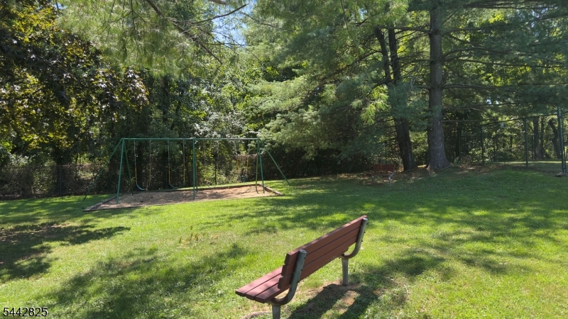 19 Dartmouth Ave 2b Property Photo 14