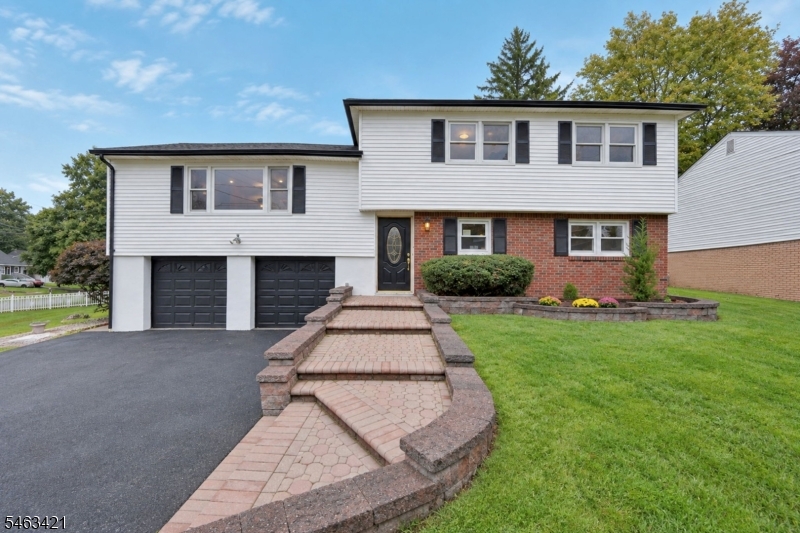 33 Woodhull Ave Property Photo 1