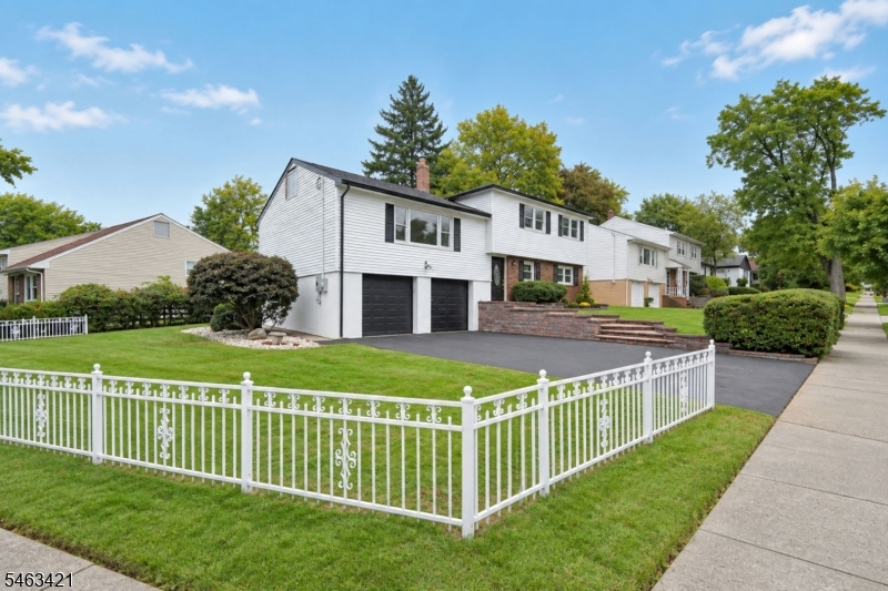 33 Woodhull Ave Property Photo 2