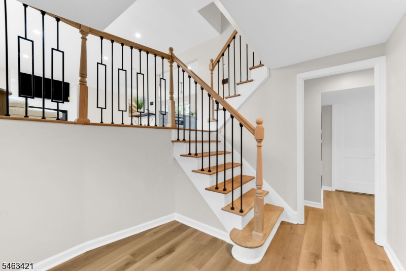33 Woodhull Ave Property Photo 3