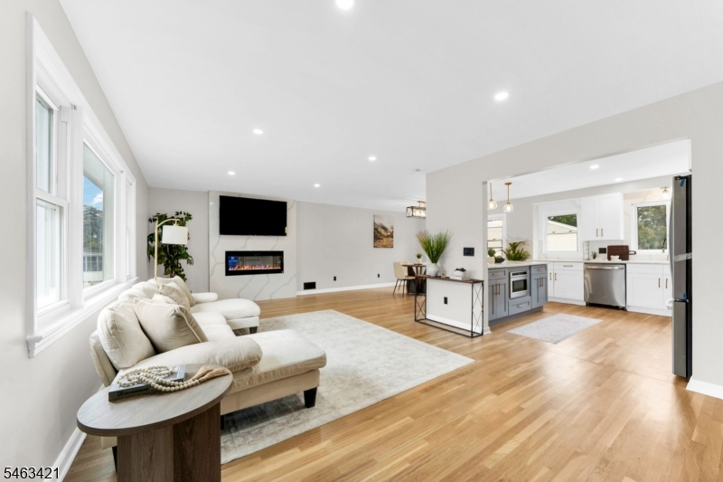 33 Woodhull Ave Property Photo 4