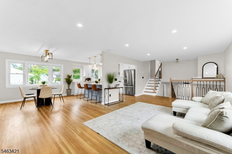 33 Woodhull Ave Property Photo 6
