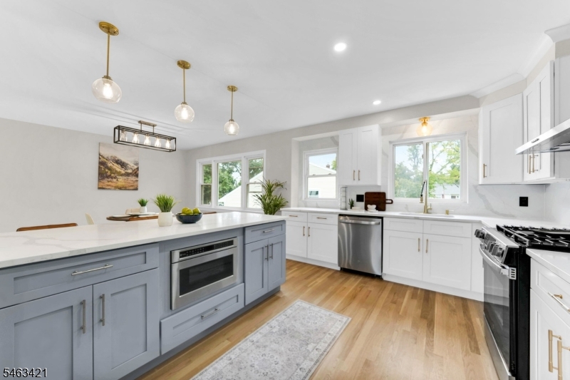 33 Woodhull Ave Property Photo 11