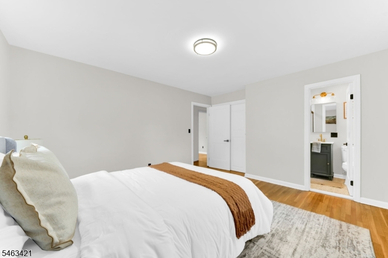 33 Woodhull Ave Property Photo 13