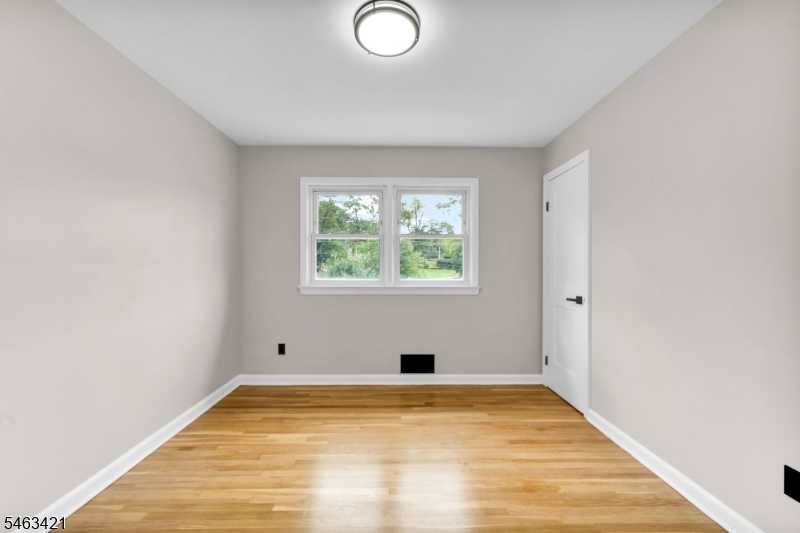 33 Woodhull Ave Property Photo 15