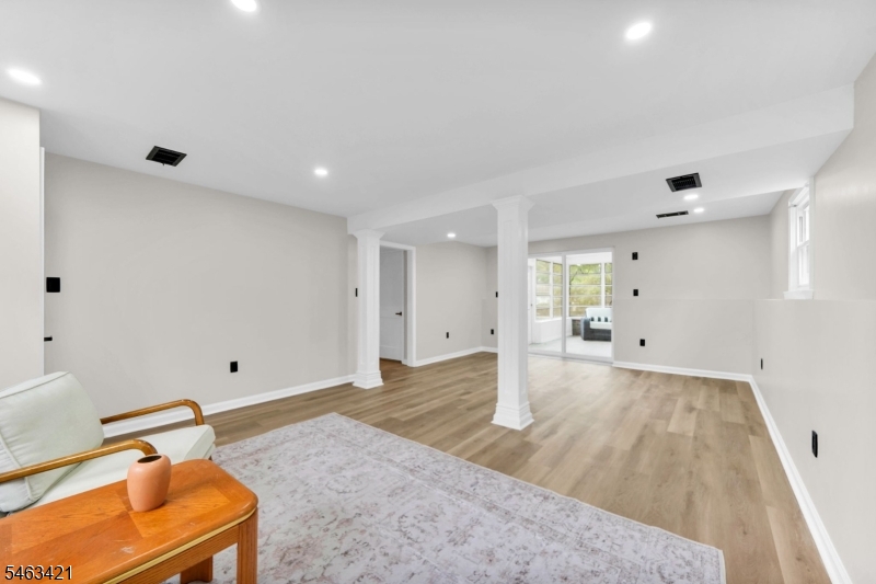 33 Woodhull Ave Property Photo 19