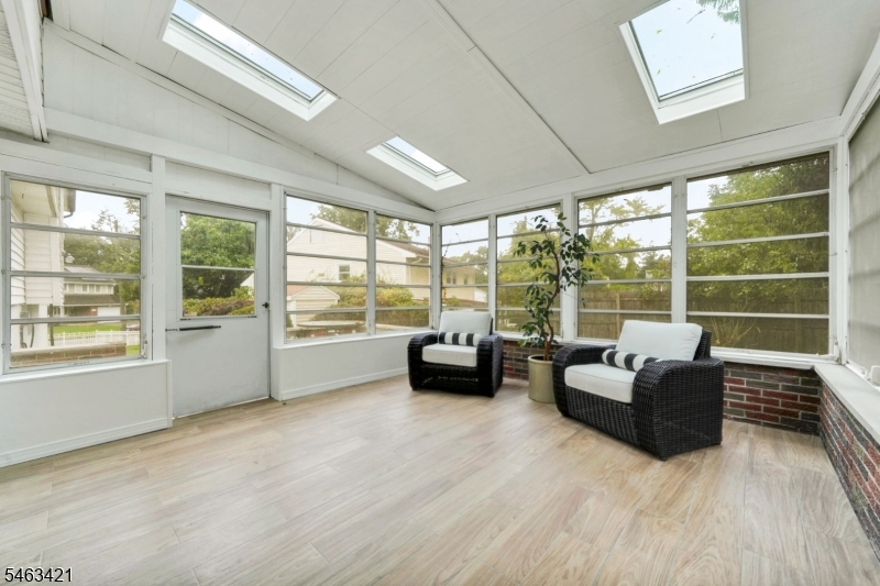 33 Woodhull Ave Property Photo 21