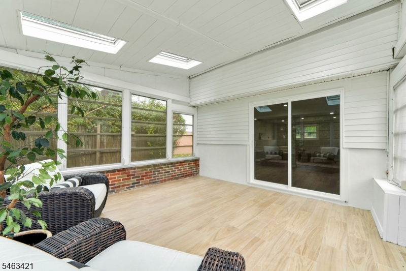 33 Woodhull Ave Property Photo 22