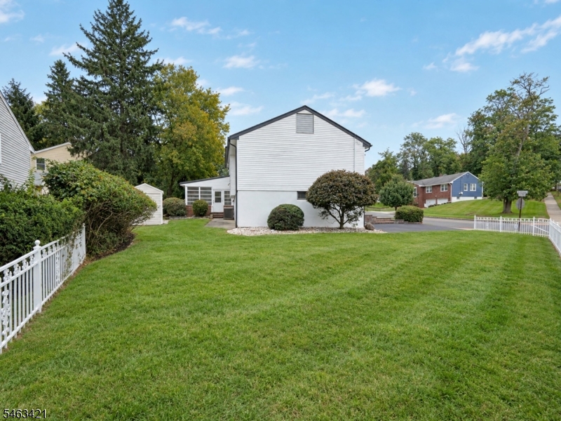 33 Woodhull Ave Property Photo 23