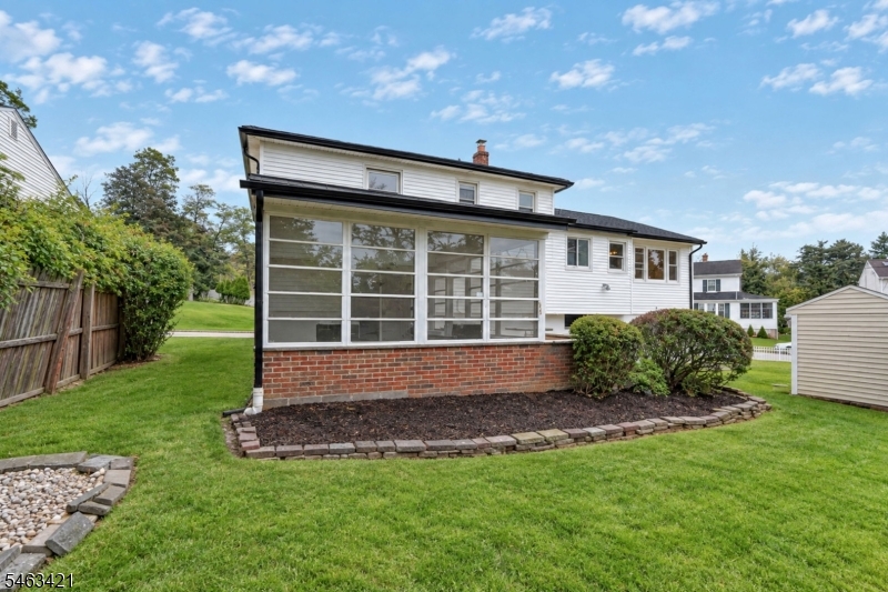33 Woodhull Ave Property Photo 24
