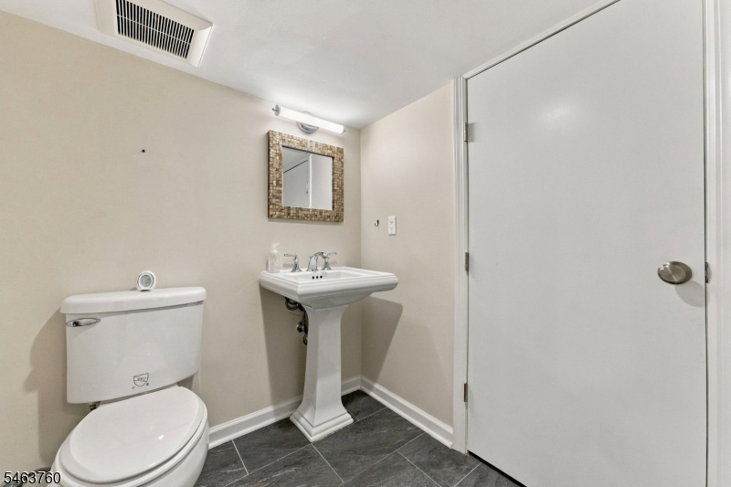 224 N Chestnut St Property Photo 44