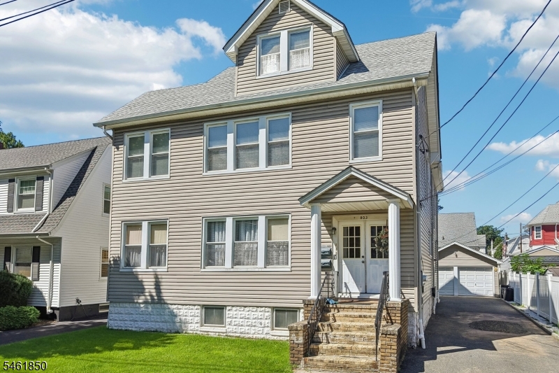 803 Devon St Property Photo 3