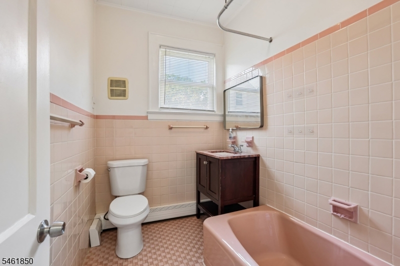803 Devon St Property Photo 13
