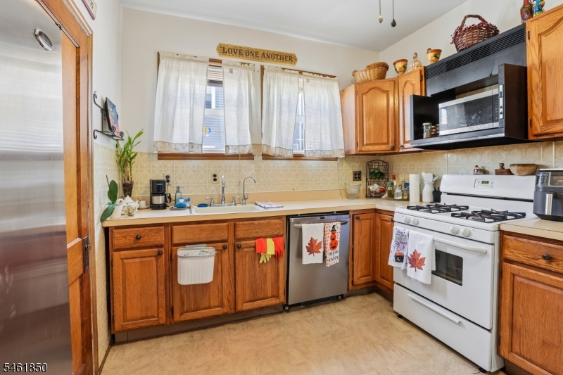 803 Devon St Property Photo 35