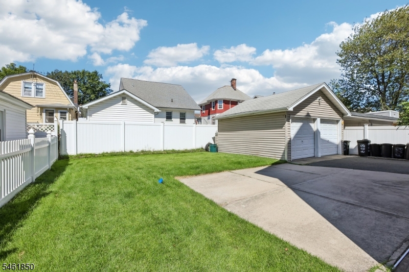 803 Devon St Property Photo 42