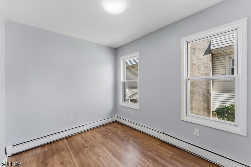 590 Hawthorne Ave Property Photo 11