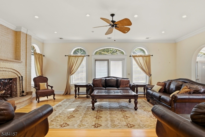 1 Dimmig Ct Property Photo 5
