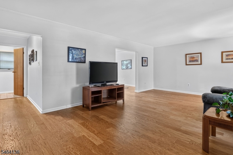 48 Kingswood Rd Property Photo 9