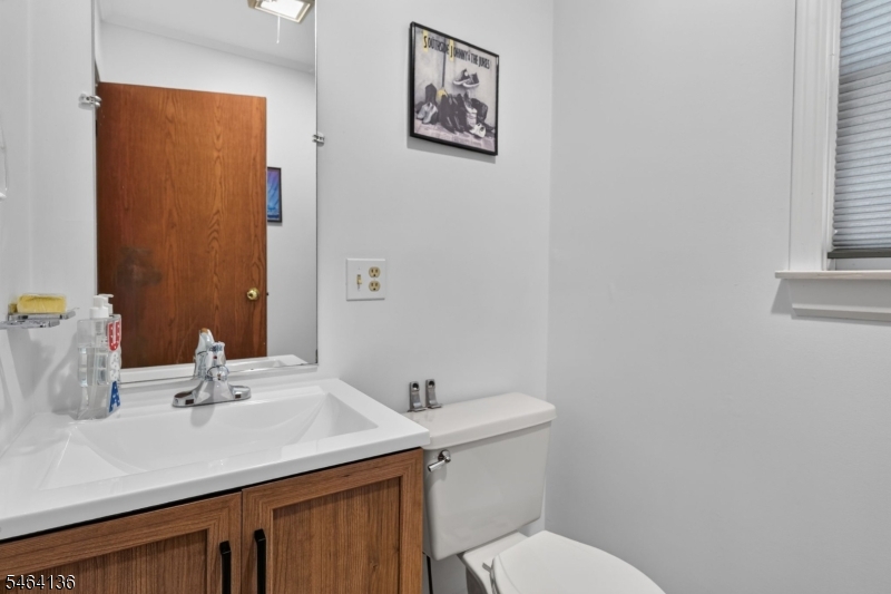 48 Kingswood Rd Property Photo 10