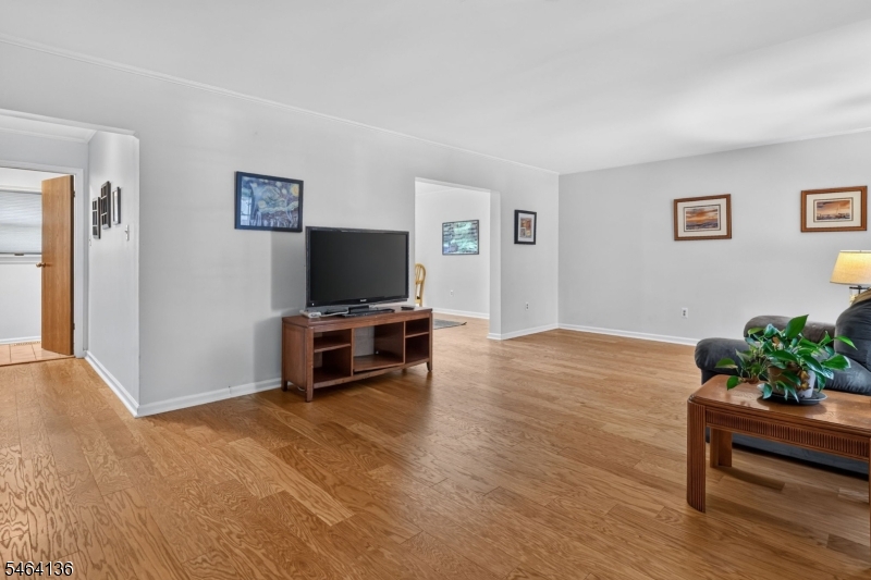 48 Kingswood Rd Property Photo 11