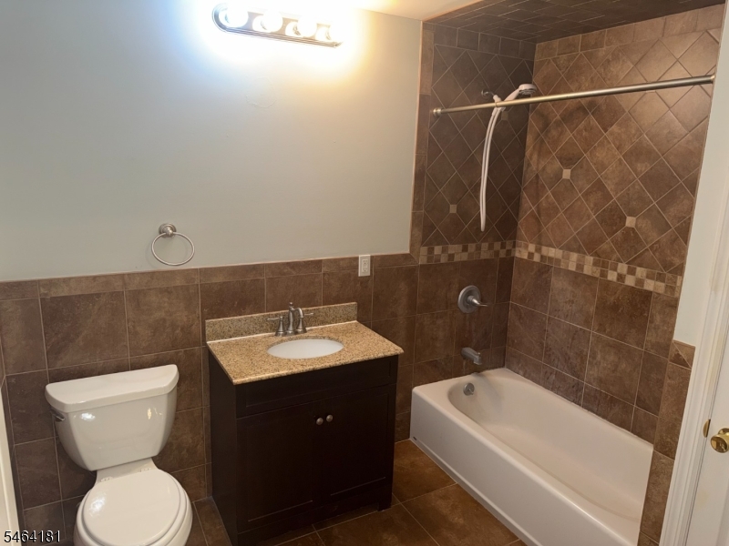 91 Royal Ave 1r Property Photo 5