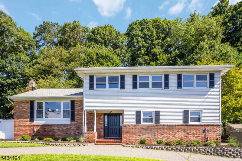 1065 Sussex Tpke Property Photo 1
