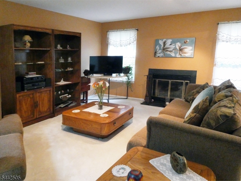 92 Stonehedge Court Property Photo 6