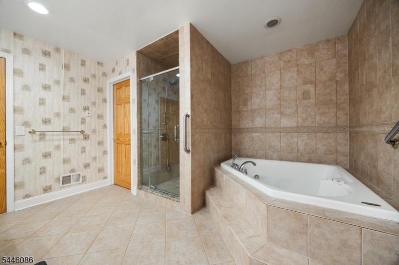 44 Hughes Ln Property Photo 18