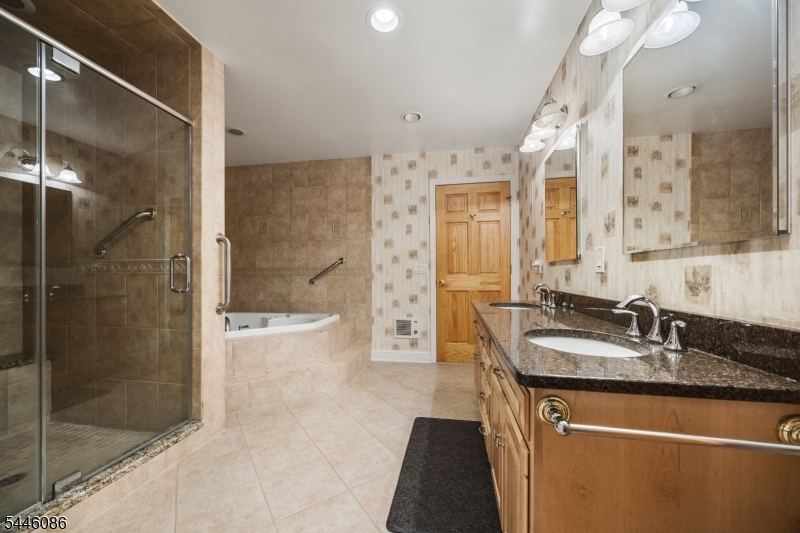 44 Hughes Ln Property Photo 19