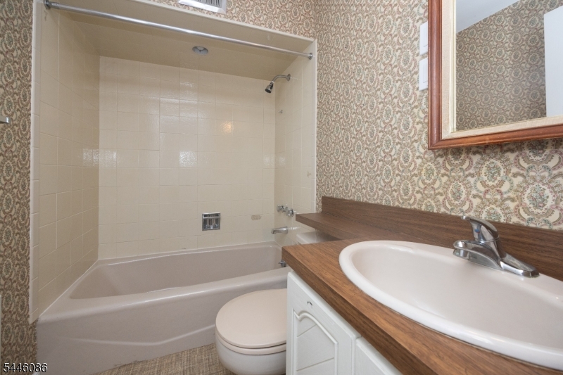 44 Hughes Ln Property Photo 26