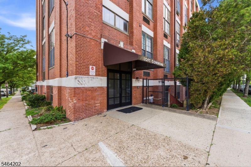 366 Trenton Ave 2e Property Photo 15