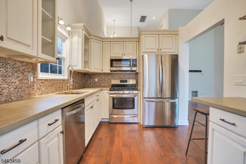 1606 Windsor Ct Property Photo 4