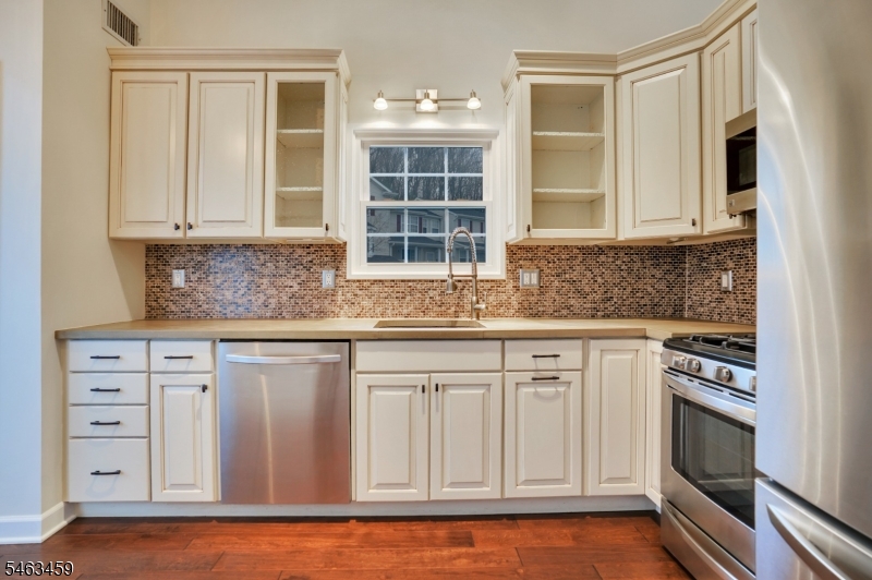 1606 Windsor Ct Property Photo 5