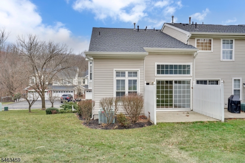 1606 Windsor Ct Property Photo 7