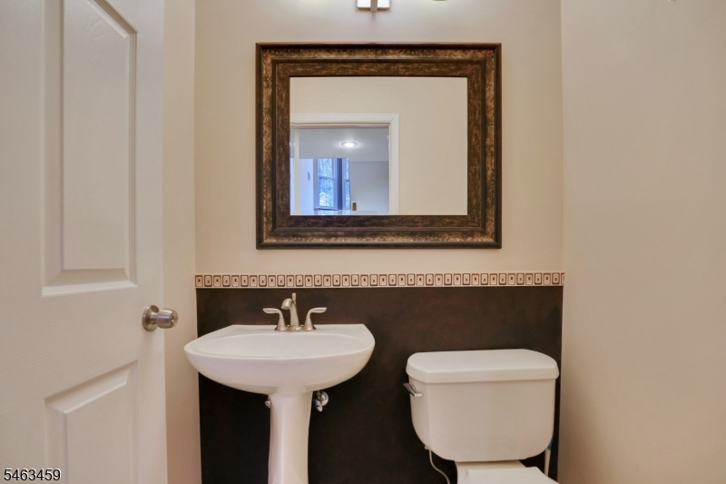 1606 Windsor Ct Property Photo 8