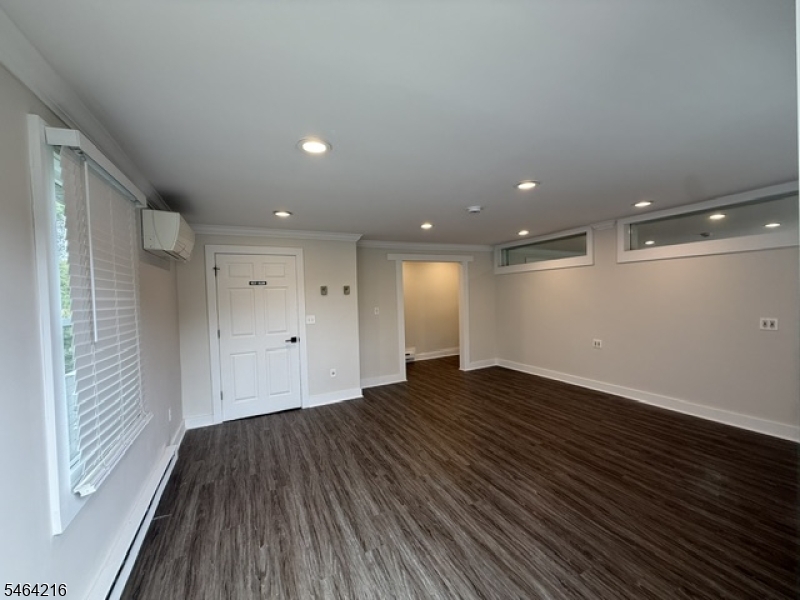 28 Wall St Property Photo 2