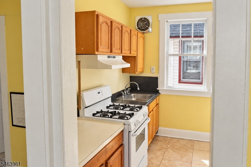 224 Ward Pl 2 Property Photo 8