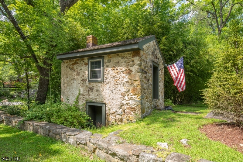 31 Water St Property Photo 2