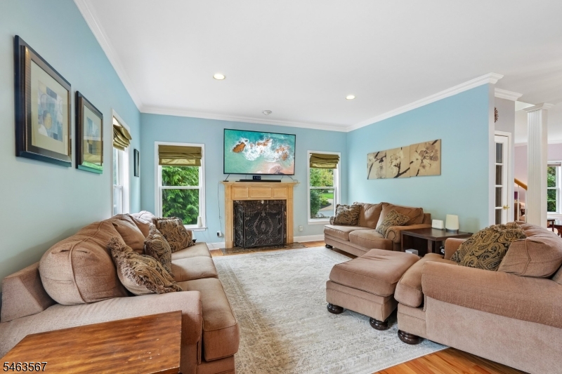 9 Inwood Ter Property Photo 10