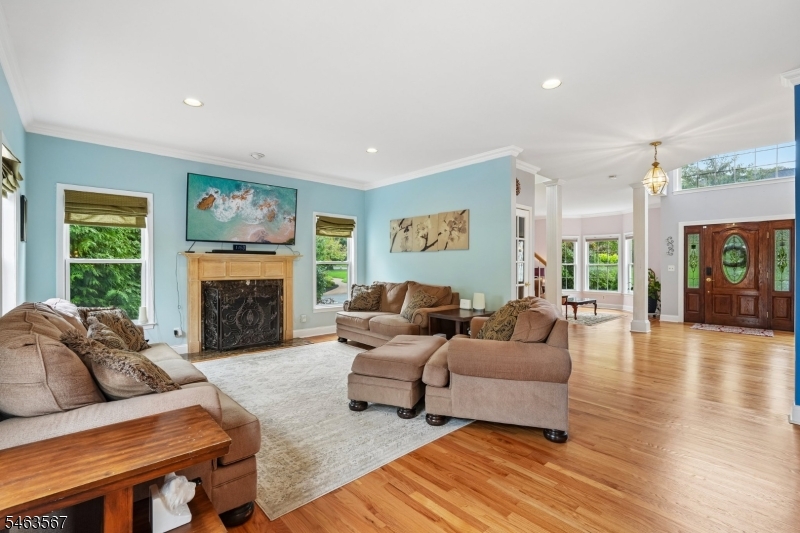 9 Inwood Ter Property Photo 12