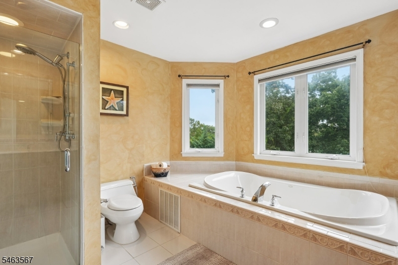 9 Inwood Ter Property Photo 25