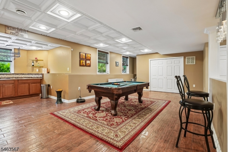 9 Inwood Ter Property Photo 35
