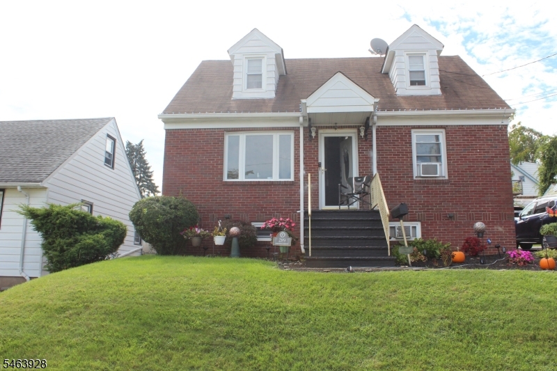 289 Sherwood Ave Property Photo 2