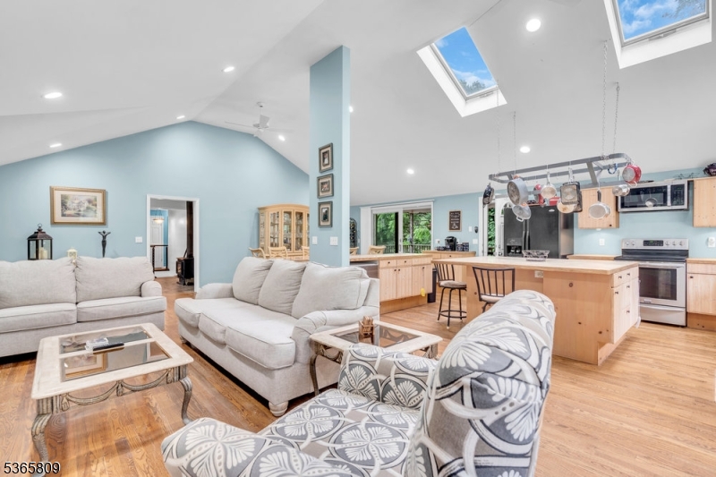 9 Mueller Lane Property Photo 3