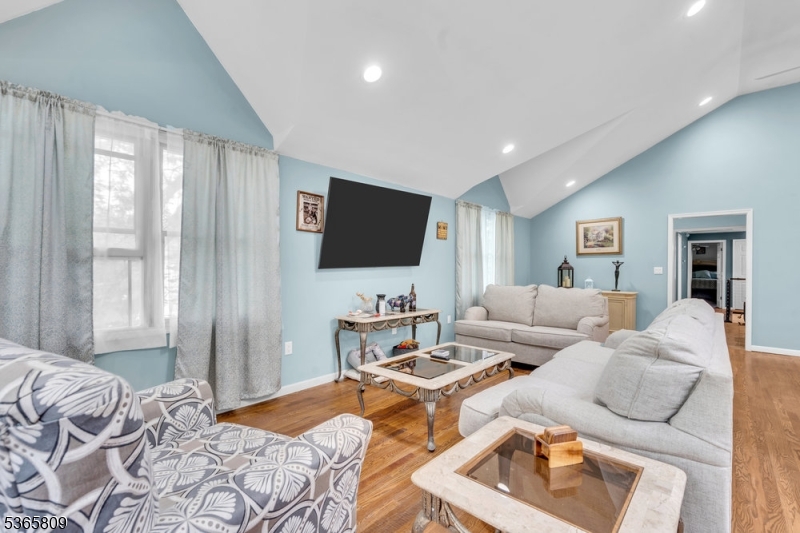 9 Mueller Lane Property Photo 13
