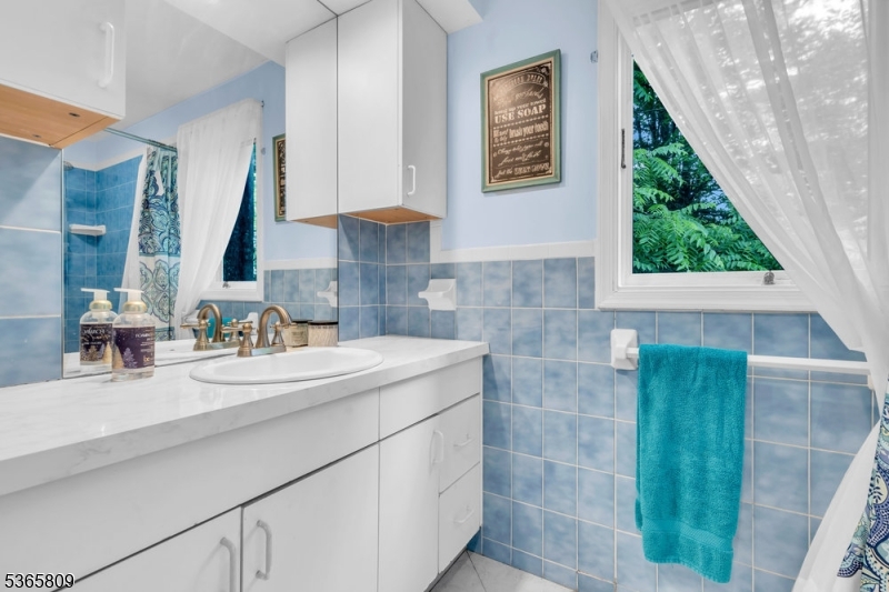 9 Mueller Lane Property Photo 27