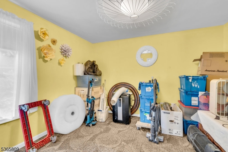 9 Mueller Lane Property Photo 28