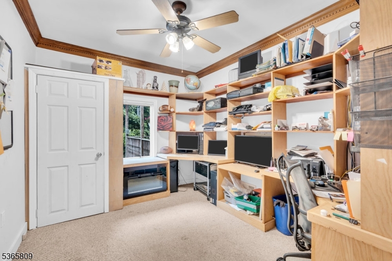 9 Mueller Lane Property Photo 31