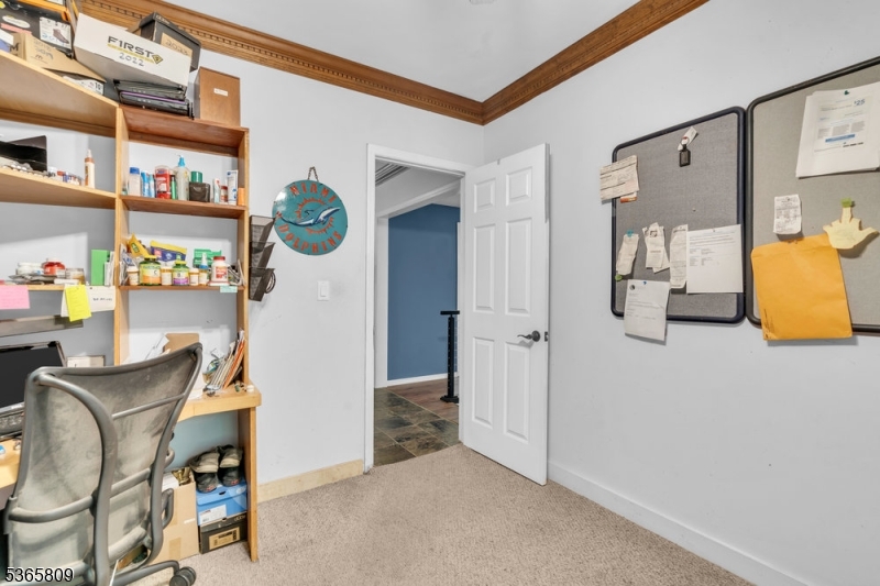 9 Mueller Lane Property Photo 32