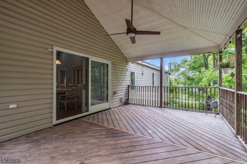 9 Mueller Lane Property Photo 34